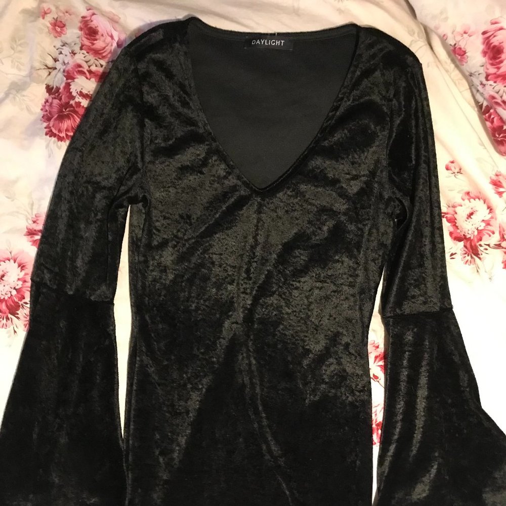 Daylight Black Bell Sleeve Bodycon Velvet V Dress